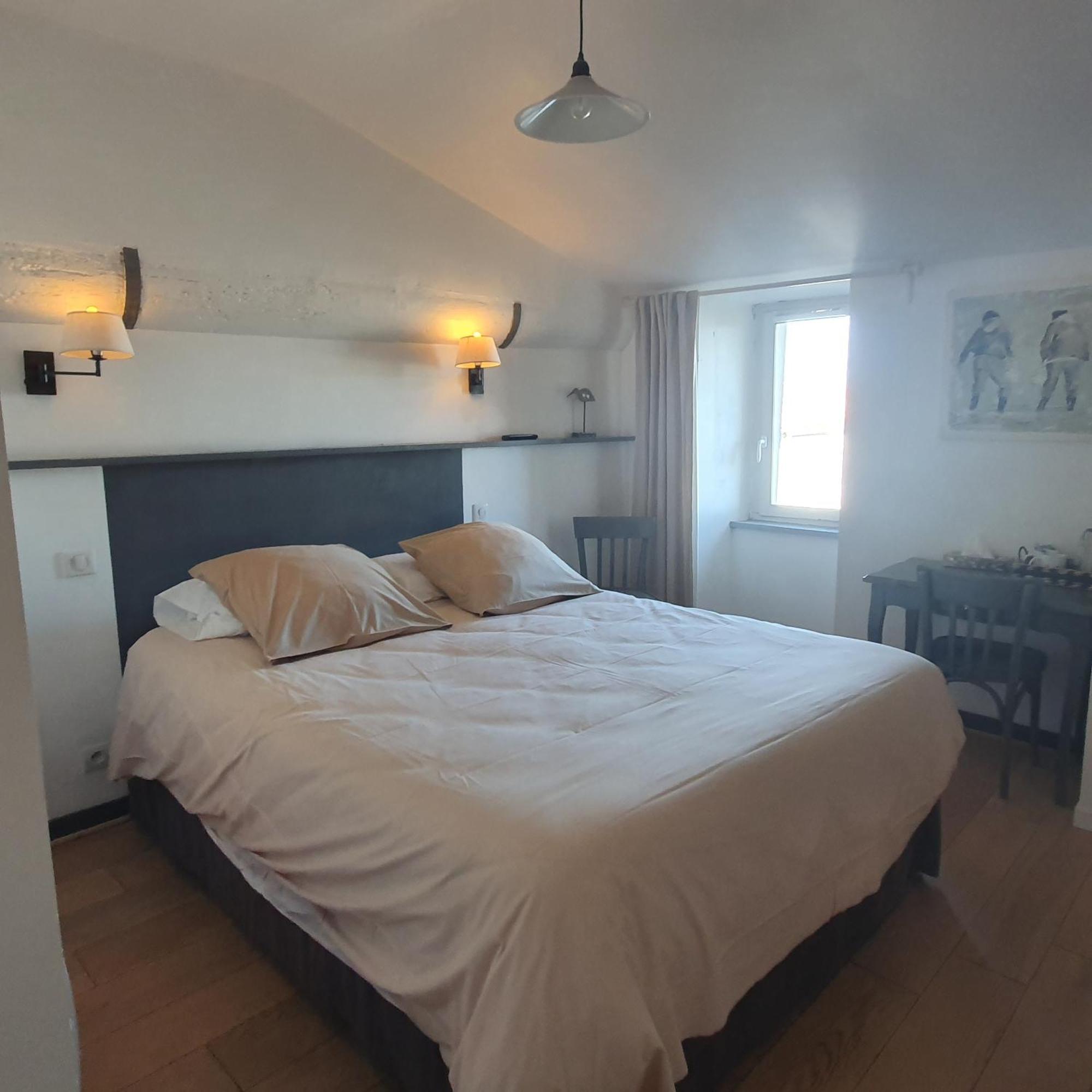 Le Mole Bed & Breakfast Ла Флот Стая снимка