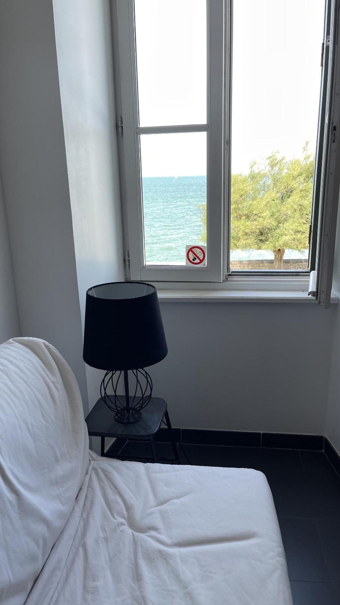 Le Mole Bed & Breakfast Ла Флот Стая снимка