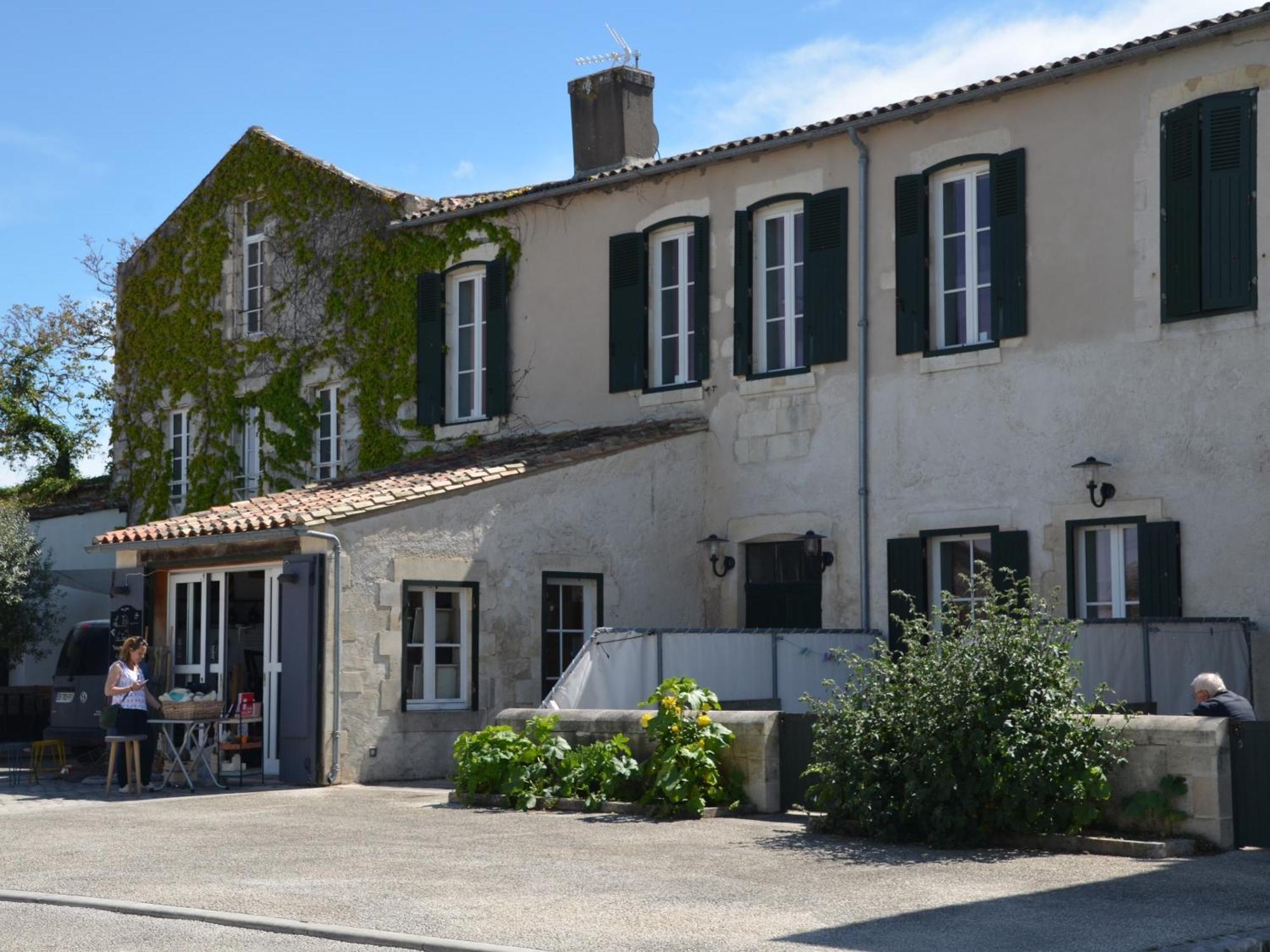Le Mole Bed & Breakfast Ла Флот Екстериор снимка