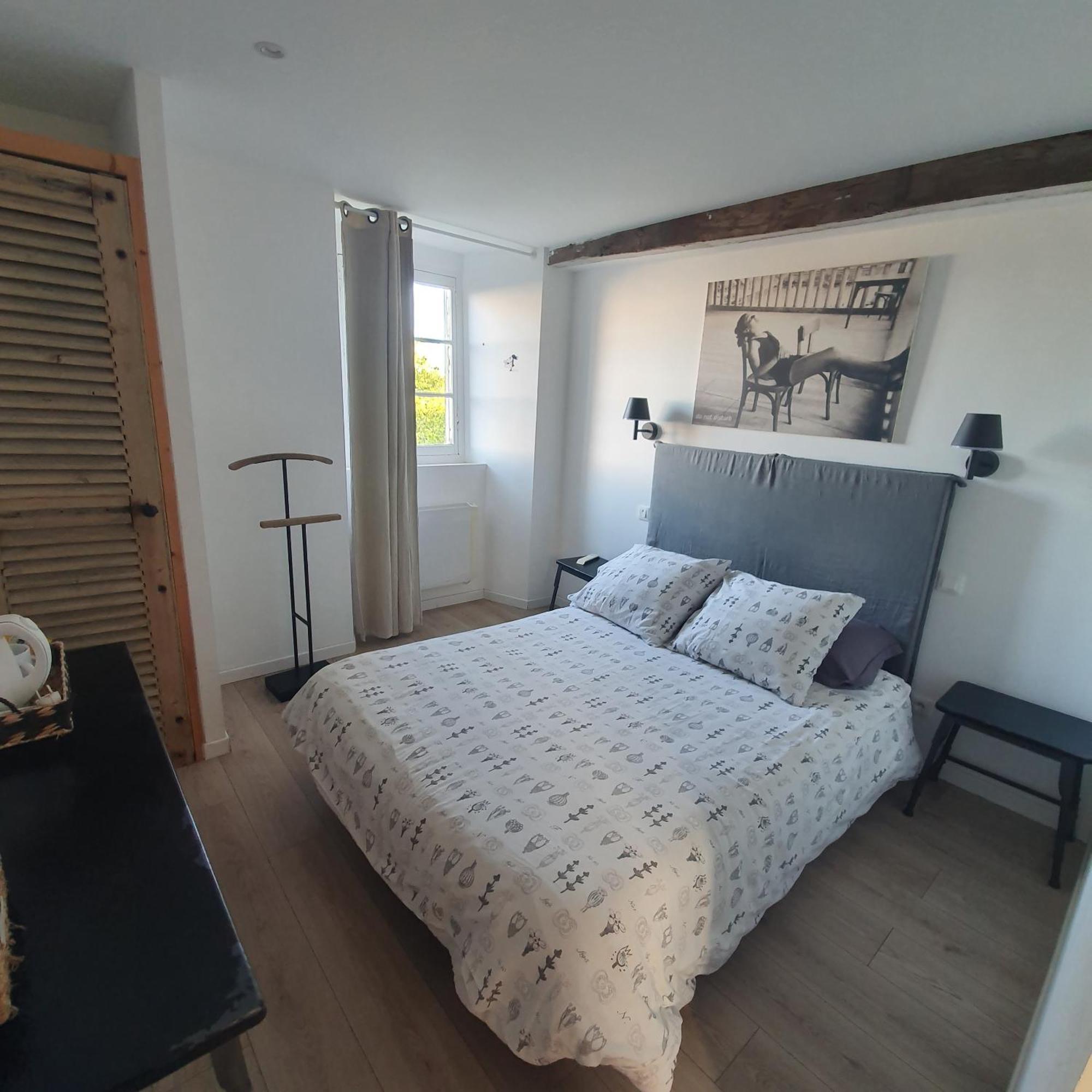 Le Mole Bed & Breakfast Ла Флот Стая снимка