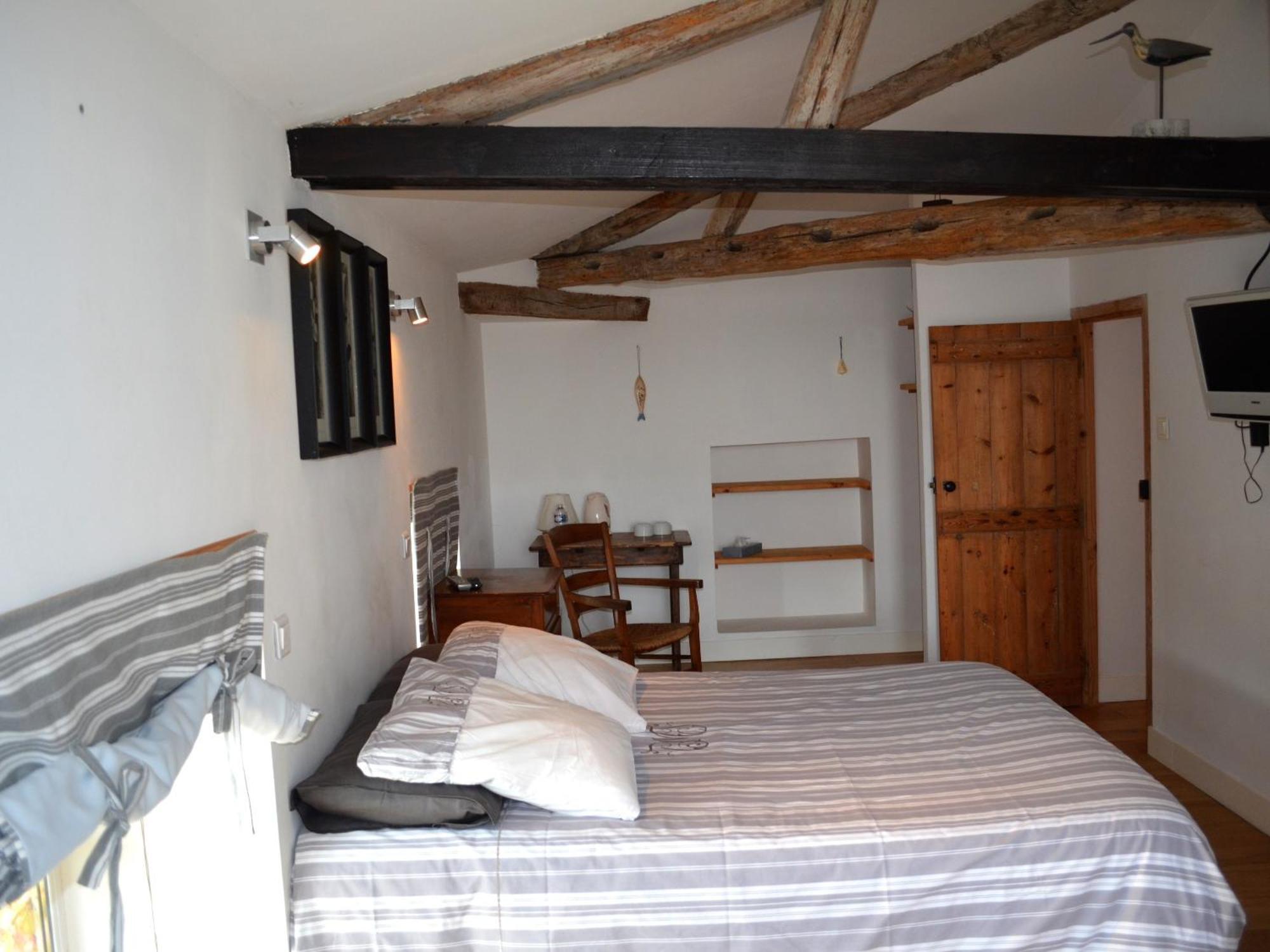 Le Mole Bed & Breakfast Ла Флот Стая снимка